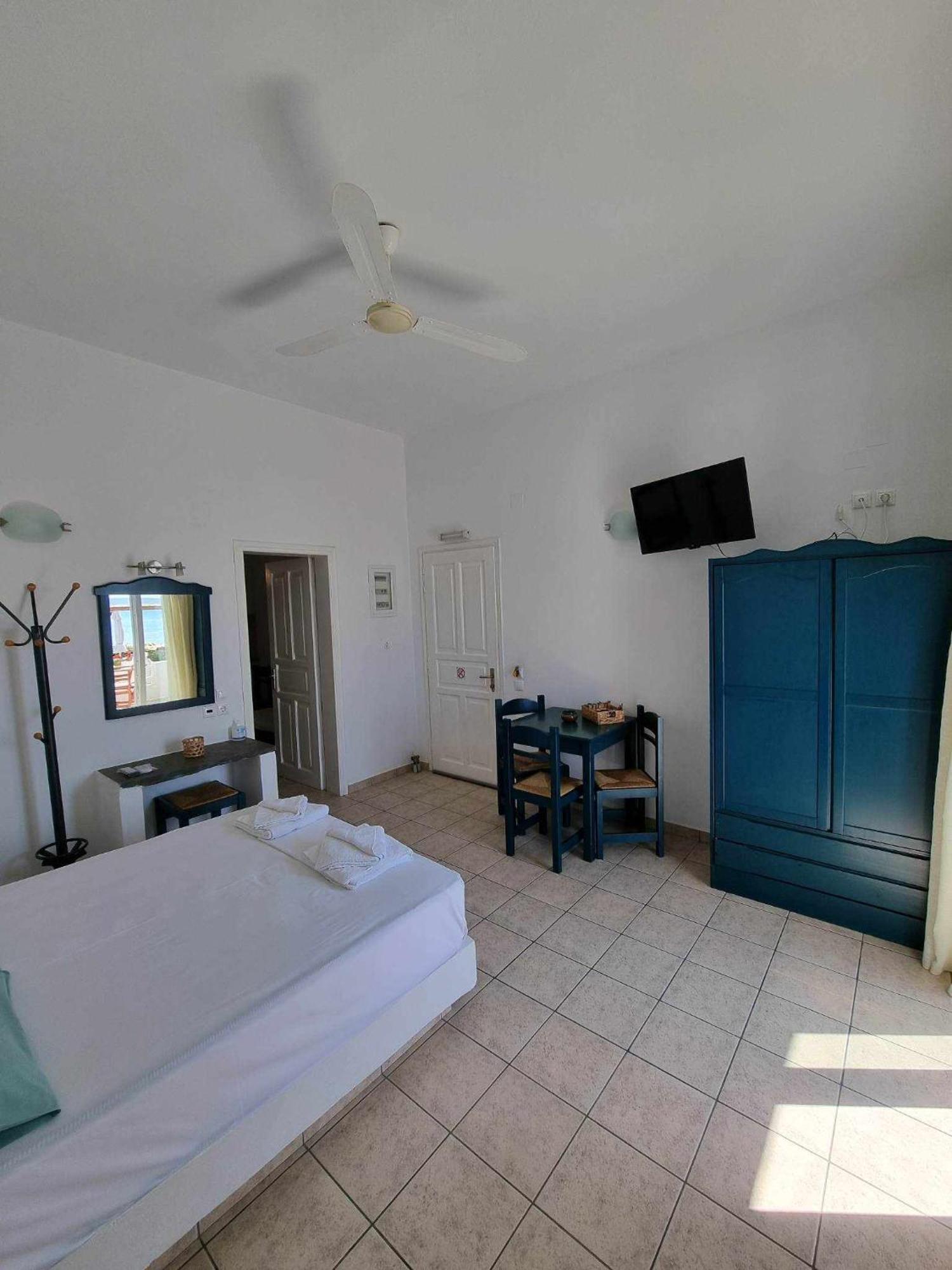 Studios Margarita Platis Gialos  Extérieur photo